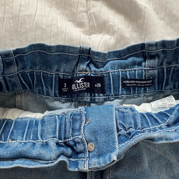 Light wash Hollister shorts size 26 - Picture 3 of 4